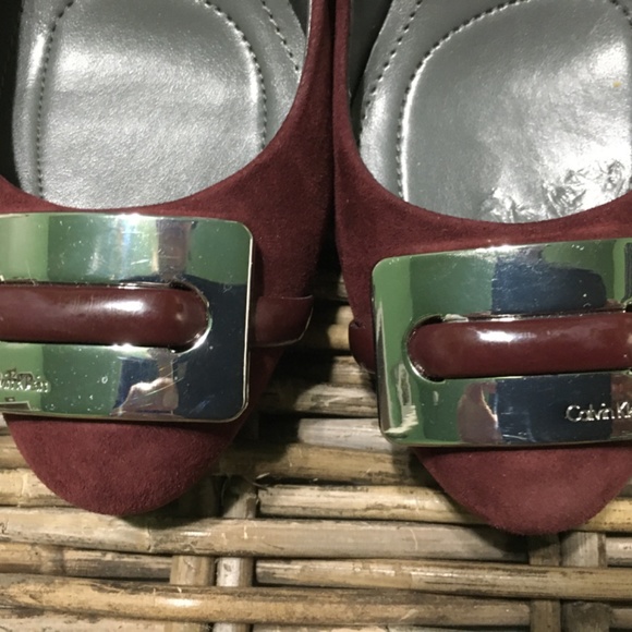 Calvin Klein Wedge Pump Wine Suede - Picture 6 of 6
